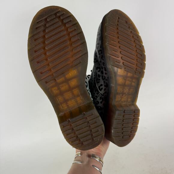 Dr. Martens 101 Boots Women's 7 Leather Leopard Cheetah Print Lace-Up Round Toe - Picture 8 of 9